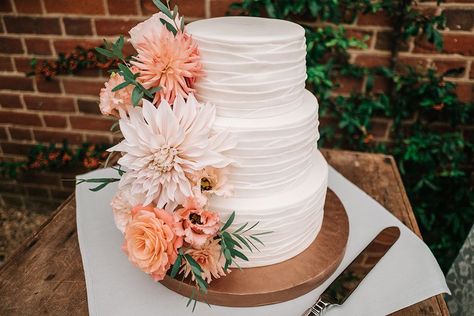 Wedding Cake Dahlia, Dahlia Cake, Wedding Cake Peach, Floral Wedding Cake, Classic Wedding Cake, Dahlia Flowers, House Gardens, Wedding Cakes With Flowers, Rock My Wedding