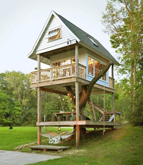 Charming Treehouses, Romantic Homes Grown on Trees Treehouse Hotel, Building A Treehouse, Tree House Plans, Cool Tree Houses, Best Tiny House, Tree House Designs, Tree Houses, Tiny House Movement, Romantic Homes