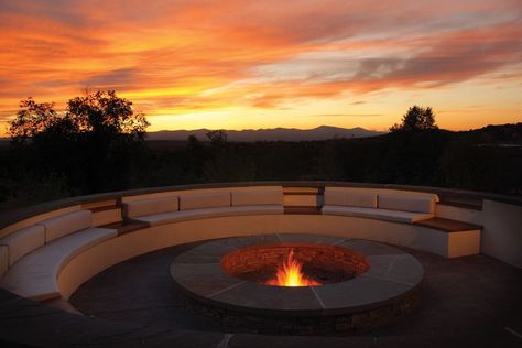 You had me at Fire Pit! Sunken Seating, Outdoor Fire Pit Seating, Fire Pit Decor, Privacy Fencing, Desert Resort, Rustic Fire Pits, Fire Pit Furniture, Fire Pit Seating, Garden Solutions