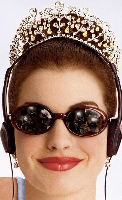 Princess Diaries Sunglasses, Princess Diaries Headphones, Princess Diaries Tiara, Princess Diaries Crown, Princess Diaries Cover, Princess Diaries Photoshoot, Princes Diaries Costume, The Princess Diaries Costume, The Princess Diaries Aesthetic