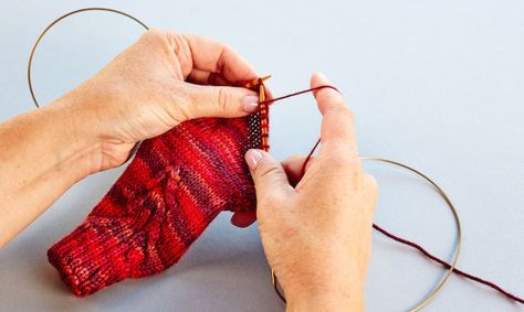 Have you tried magic loop knitting yet? Magic loop is when you use one long circular needle to knit in the round, regardless of the circumference of the project. You can apply the magic loop knitting technique to any in-the-round pattern, even if it's written for double-pointed needles. Socks With Boots, Magic Loop Knitting, Knitting Sock, Loop Knitting, Shoes Crochet, Knitting Patterns Free Scarf, Knitting Tutorials, Round Pattern, Knit Stitches