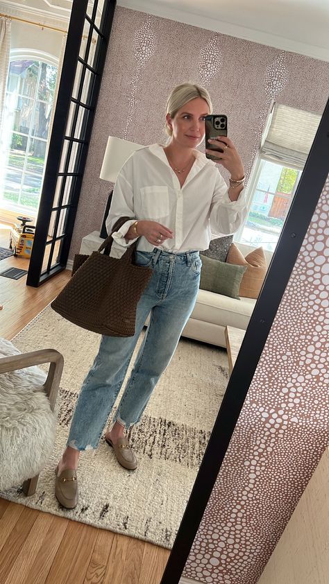 Poplin Shirt Outfit Street Styles, White Poplin Shirt Outfit, Oversized Poplin Shirt Outfit, Poplin Shirt Outfit, Realtor Outfits, Thrift Inspiration, Oversized Poplin Shirt, Total Girl, White Shirt Outfits