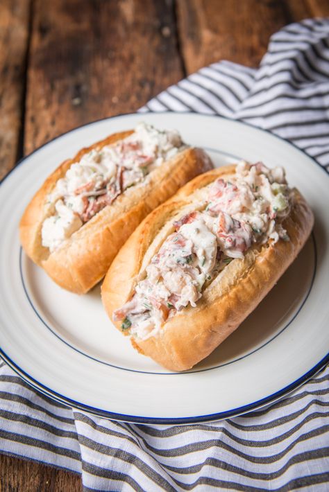 Easy to Make Maine Lobster Rolls Recipe | eHow Lobster Sandwich Recipe, Swedish Cafe, Lobster Rolls Recipe, Appetizers Summer, Lobster Roll Recipe, Lobster Sandwich, Rolls Recipe Easy, Lobster Roll Recipes, Lobster Dishes