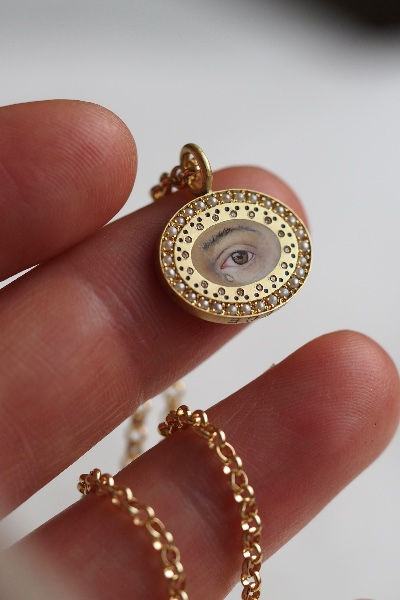 The Window To The Soul 👁️🕯️🤍
The sweetest, most thoughtful, and unique marriage proposal we have ever seen! We were so touched to create this unique piece of jewellery for a lovely customer to propose to his future wife with a portrait of his own eye. A “lover’s eye” is a painted miniature of the giver’s eye, presented to a loved one. We’re in love with love! 🫶🏼 Lovers Eyes, Romantic Surprise, The Giver, Painted Jewelry, Jewelry Lockets, Needful Things, Future Wife, Marriage Proposals, Eye Jewelry