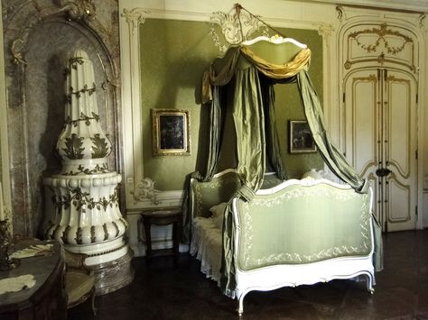 Esterhazy Palace, Hungary Thomas Chippendale, Harewood House, Bedroom Furnishings, English Furniture, Luxury Bedroom Master, Canopy Bed, Bedroom Accessories, Beautiful Bedrooms, Dream Bedroom