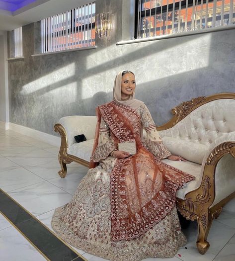 South Asian Bridal Dress, Hijabi Nikkah Dresses, Lengha With Hijab, Modest Nikkah Outfit, Desi Hijabi Wedding, Hijabi Pakistani Bride, Asian Fits, Hijabi Bride, Asian Attire