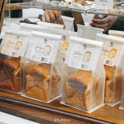 Tea Cake Packaging Ideas, Shokupan Packaging, Bread Package Design, Pastry Packaging Ideas, Bread Packaging Ideas, Bakery Packaging Ideas, Bread Packaging Design, Pastry Packaging, Bakery Packaging Design