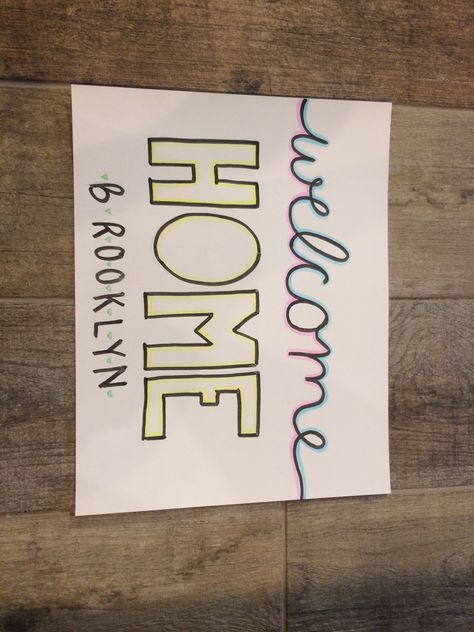 Welcome Signs Airport Ideas, Posters For Airport Pickup, Funny Welcome Back Signs Airport, Welcome Signs For Airport, Welcome Home Elder Posters, Welcome Home Signs Diy Poster Airport, Welcome Back To School Posters Ideas, Airport Pick Up Signs Boyfriend, Airport Poster Welcome