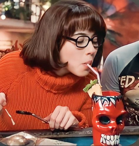 Velma Live Action, Linda Cardellini Velma, Scooby Doo Live Action, My Comfort Movies, 2002 Aesthetic, Spooky Island, Jennifer’s Body, Mystery Gang, Island Birthday