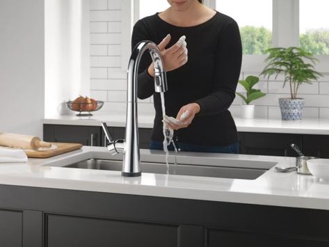 10 Faucet Trends for Kitchens and Baths in 2022 Craftsman Style Bathrooms, Craftsman Interior Design, Commercial Style Kitchen, Delta Kitchen Faucet, Best Kitchen Faucets, Modern Kitchen Faucet, Cleaning Faucets, Kitchen Faucets Pull Down, Craftsman Interior