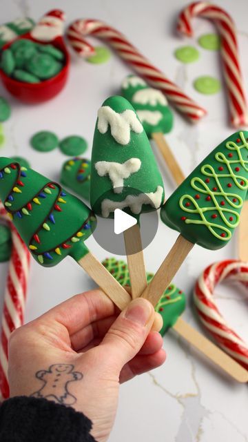 Christmas Cake Pops Ideas, Oreo Cake Pops Recipe, Christmas Tree Cake Pops, Tree Cake Pops, Vanilla Cake Pops, 2023 Christmas Tree, Oreo Cake Pops, Easy Christmas Cake Recipe, Cake Pop Displays