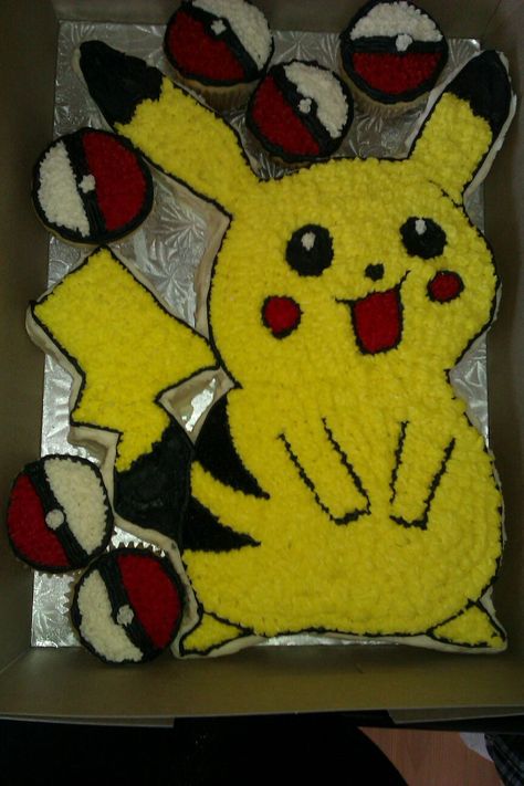 Pikachu Cake Buttercream, Pikachu Cupcake Cake, Pikachu Cake Birthdays, Minions Birthday Party Decorations, Pokemon Cakes, Bunny Cake Pan, Aurora Birthday, Pikachu Party, Pokemon Cupcakes