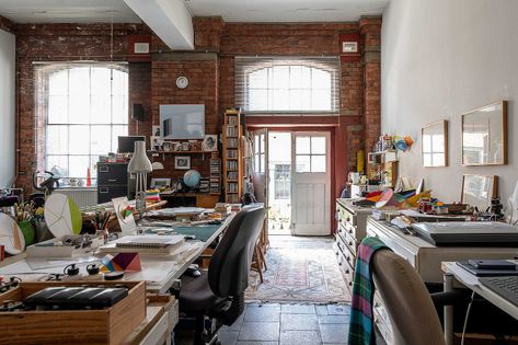 Buy Huge London Loft in Converted Warehouse | London E14 London Warehouse Apartment, Warehouse Home Converted, Red Brick Exteriors, Converted Warehouse, Warehouse Living, Warehouse Conversion, Warehouse Home, Loft Office, Sound Installation