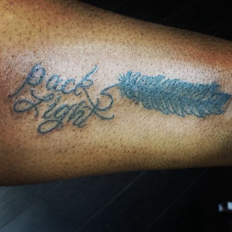 Feather and Script Tattoo. Pack Light is a line from Erykah Badu's song "Bag Lady." Reminds me to let go of the people, places, and things that weigh me down. Erykah Badu Tattoo Ideas, Erykah Badu Tattoo, Erykah Badu Tattoo Quotes, Erykah Badu Album Art, Erykah Badu New Amerykah, Lady Tattoo, Erykah Badu Worldwide Underground, Erykah Badu Performing, Script Tattoo