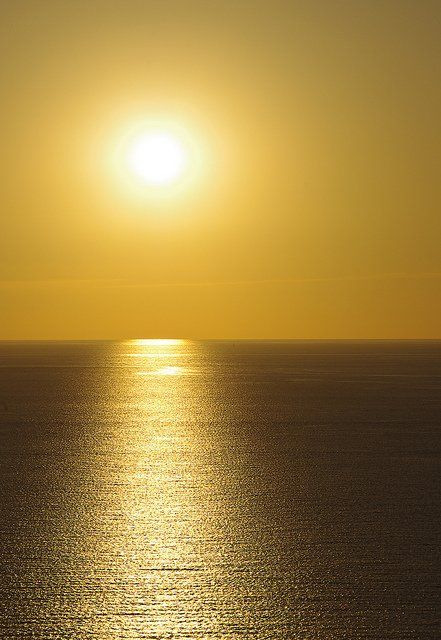 Sun Blinds, Danny Ocean, Gold Aesthetic, Yellow Aesthetic, Sea And Ocean, Belleza Natural, Sunrise Sunset, Life Is Beautiful, Beautiful World