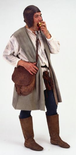 A medieval style peasant Medieval Fantasy Clothing, Peasant Clothing, Middle Ages Clothing, Mens Garb, Peasant Costume, Medieval Peasant, Medieval Party, Medieval Clothes, Time Clothes