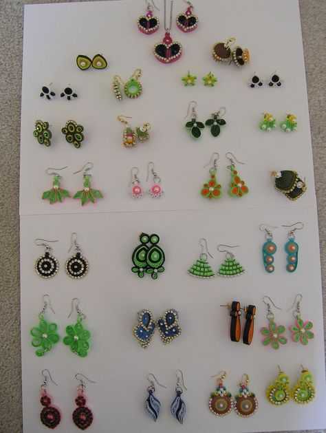 Quilling Earrings Paper Quilling Earings Design, Quling Earrings, Quilling Earrings Unique, Quilling Ideas Unique, Quilling Earrings Jhumkas, Diy Quilling Earrings, Quilling Studs, Paper Quilling Christmas, Quilling Jewellery