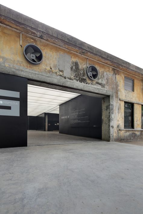 Gallery of Stone Art Gallery / O-office Architects - 2 Loft House Exterior, Warehouse Exterior, Industrial Exhibition, Industrial Office Design, Mediterranean Architecture, Tropical Architecture, Architects Office, Pearl River, River Delta