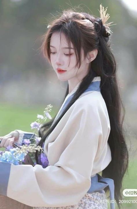 Japanese Hairstyle Traditional, Hanfu Princess, Cosplay Hinata, Trendy Curtain Bangs, Ancient Chinese Hairstyles, Traditional Hairstyle, Chinese Costume, Old Hairstyles, Ancient Beauty