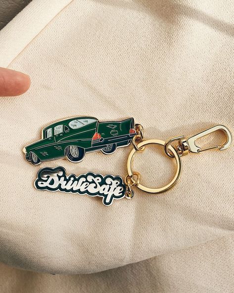 Key Ring Aesthetic, Enamel Keychains, Teenager Birthday Gifts, Ldr Gifts, New Car Key, Designer Keychain, Enamel Keychain, Enamel Pin Display, Car Deco