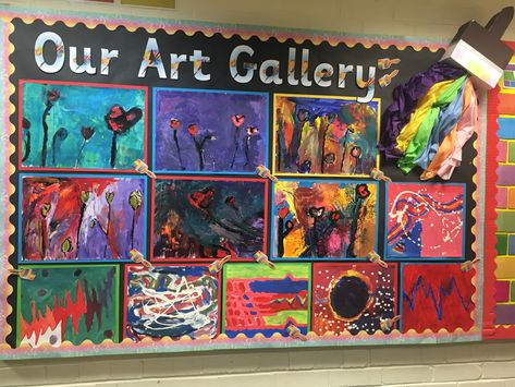 Art Gallery Display Art Showcase Display, Art Gallery Display Eyfs, Preschool Art Display Wall Student Work, Kindergarten Art Gallery Display, Art Gallery Classroom Display, Art Board Display Classroom, Whole School Art Display, Classroom Art Display Wall, Preschool Art Gallery