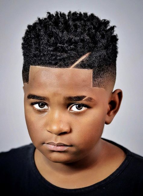 Men's Fade Haircut, Black Man Haircut Fade, Deco Spa, Types Of Fade Haircut, Hair Designs For Men, Barber Shop Haircuts, Men Fade Haircut Short, Fade Haircuts For Men, Black Boys Haircuts