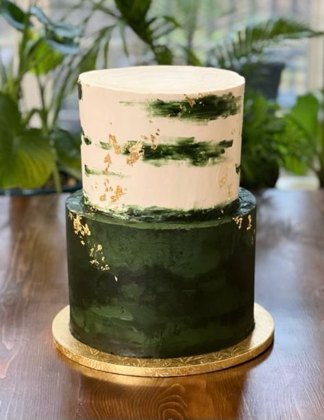 2 Tier Wedding Cake Emerald Green, Small Green Wedding Cake, Emerald Green And Gold Cake Wedding, Rustic Emerald Green Wedding Cake, Dark Green Cake Wedding, Green Black And Gold Birthday Cake, 2 Tier Black Wedding Cake, Forest Green Wedding Cake Ideas, Forest Green Cake Ideas