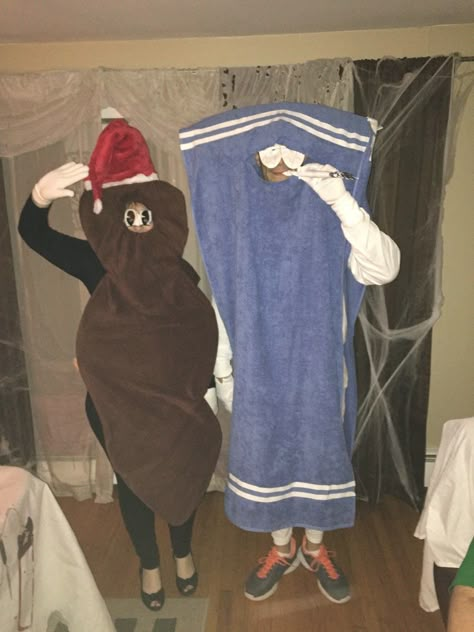 South Park couples Halloween costume DIY Mr. Hankey the Christmas Poo and Towelie Mr Hankey The Christmas Poo, Halloween Costumes South Park, South Park Couple, Halloween South Park, South Park Outfits, South Park Halloween Costume, Couples Halloween Costume Diy, South Park Costume, South Park Halloween