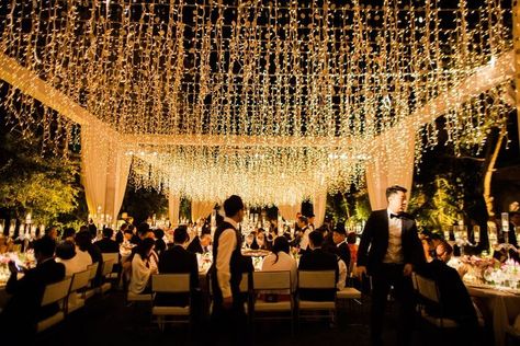 Tent Draping Ideas, White Mehendi, Wedding Tent Lighting, White Tent Wedding, Candlelit Wedding, Wedding Reception Lighting, Hotel Bel Air, Tent Ideas, Clear Tent