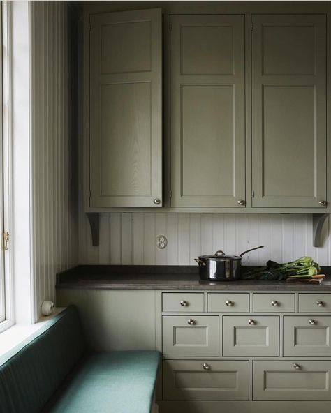 French Gray Cabinets, Unique Entryway, Farrow And Ball Kitchen, Kitchen Trends 2020, Spanish Home Interior, Interior Hallway, Top Kitchen Trends, Cheap Dorm Decor, Interior Unique