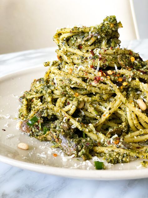 White Truffle Italian Basil Pesto Spaghetti Truffle Pesto Recipes, Truffle Pesto Pasta, Truffle Oil Pizza, Truffle Dishes, Truffle Pesto, Basil Pesto Spaghetti, Truffle Spaghetti, Truffle Oil Pasta, Truffle Oil Recipes