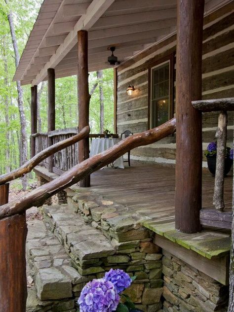 Love this front porch Rustic Porch Ideas, Cabin Porch, Traditional Porch, Porch Design Ideas, Log Cabin Rustic, Log Cabin Designs, Small Log Cabin, Stone Steps, Rustic Porch