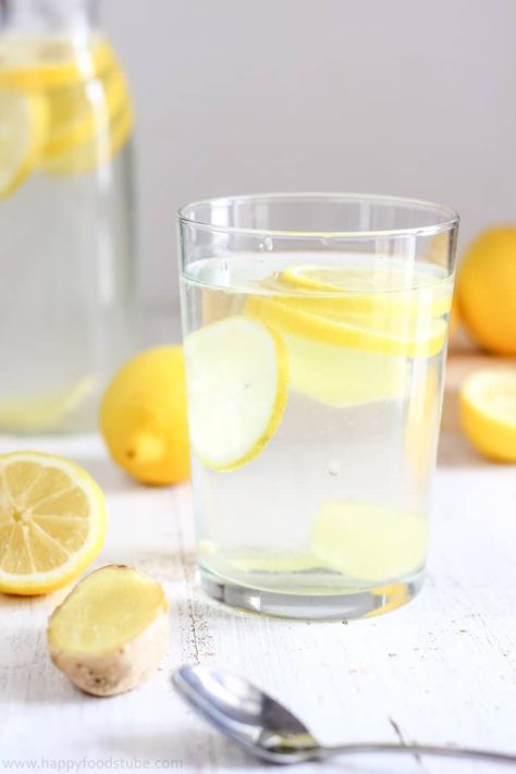 Body Cleansing Lemon Ginger Water. Easy Detox Recipe, Only 2-Ingredients | happyfoodstube.com Mango Lemonade Recipe, Lemon Ginger Water, Lemon Water Recipe, Mango Lemonade, Lemon Health Benefits, Lemon Uses, Lemon Detox, Frozen Mango, Ginger Water