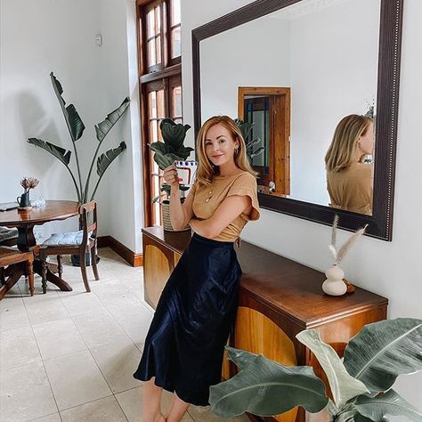 Inside our Cape Town home 🌿🍃 see the full house tour in my IGTV highlights! What else would you guys like to see from life in South Africa? Finally starting to feel settled in and looking forward to sharing this crazy scary exciting adventure 😊😊 #capetown #southafrica #wow #travel #Regram via @B9hanxbHtQ_ World Of Wanderlust, Town Home, Places In New York, Great Wall Of China, Leaving Home, The New Normal, Tate Modern, Solo Female Travel, Australia Living