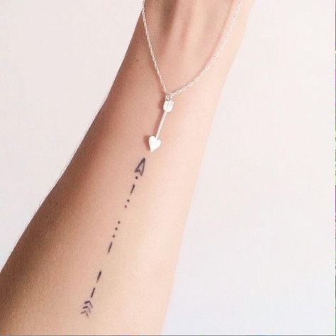 tattoo and arrow Bild Arrow Tattoos For Women, Small Arrow Tattoos, Sagittarius Tattoo, Arrow Tattoo Design, Literary Tattoos, Dragon Tattoo For Women, Stylish Tattoo, Triangle Tattoos, Inspiration Tattoos