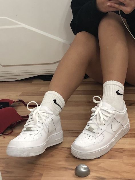 Nike Socks Women, Nike Air Force White, Forces Outfit, Air Force 1 White, Converse Outfit, Blue Converse, Preppy Shoes, All Nike Shoes, Nike Socks