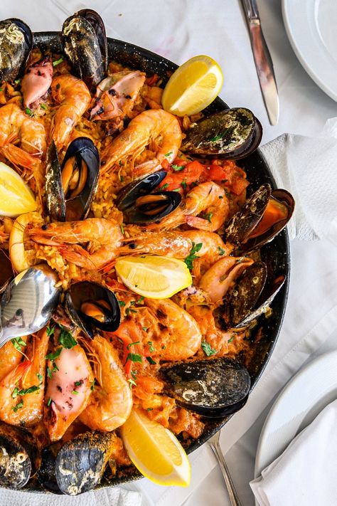 Seafood Paella Recipe, Paella Party, Paella Recipe Seafood, Amazing Food Photography, Spanish Paella, Carribean Food, Paella Recipe, Seafood Paella, Spain Food