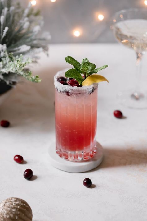 This cranberry mint sparkling lemonade is a refreshing and festive way to celebrate the holiday season! It’s made with fresh lemon juice, cranberries, and a splash of elderflower tonic water. It’s a great way to have a fancy drink without any of the alcohol. Make it for a party or when you feel like having a quick drink! Winter Lemonade, Christmas Lemonade, Cranberry Lemonade, Cranberry Tea, Cozy Winter Recipes, Sparkling Lemonade, Mint Simple Syrup, Quick Drinks, Seasonal Desserts