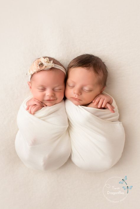 Twin Babies Pictures, Newborn Twin Photos, Twin Baby Photography, Twin Baby Photos, Twin Photography, Foto Newborn, Twin Baby Girls, Newborn Baby Photoshoot