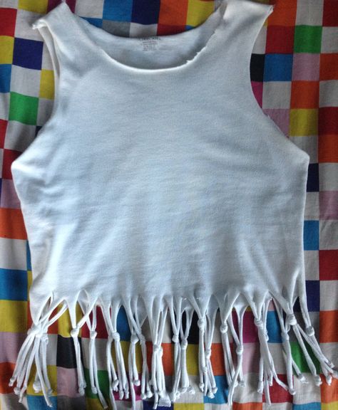 Diy Crop Tshirt Ideas, Diy Cropped Tshirt, Cut Tshirt Diy Crop Top, Cut Shirt Designs Diy, Make Your Own Tshirt, Cut Tshirt Diy, Tshirt Crop Top, Cut Shirt Designs, Crop Top Outfits Summer