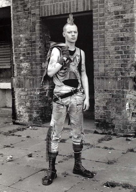 Holy shit, you look like you walked out of a comic book - Album on Imgur Punk Meaning, Punks 70s, Punk Guys, Punk Mohawk, Chica Punk, Punk Boy, 70s Punk, 90s Punk, British Punk