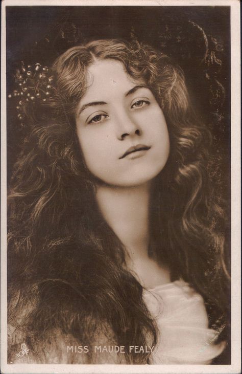 Maud Fealy, Maude Fealy, Julia James, Evelyn Nesbit, Edwardian Hairstyles, Istoria Artei, Old Portraits, Movie Actress, Portrait Vintage