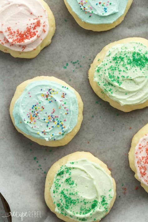 These Sour Cream Sugar Cookies are soft and fluffy with just the right amount of sweetness -- they're perfect with or without frosting and make a great freezer-friendly holiday cookie! Sour Cream Cookies, Sour Cream Sugar Cookies, Soft Sugar Cookies, Cookie Calories, Drop Cookies, Holiday Cookie, Freezer Friendly, Sugar Cookies Recipe, Cookie Desserts