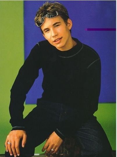 Jonathan Taylor Thomas Now, 2000s Boys, Jonathan Taylor Thomas, Jonathan Taylor, Robert Scott, Retro Photos, 90s Tv, Actor Picture, Retro Photo