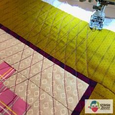 Straight Line Quilting Ideas Simple, Simple Machine Quilting Designs, Quilting Borders Designs Simple, Quilting With A Regular Sewing Machine, Quilt Designs Ideas, Quilt Stitching Patterns, Quilt Back Ideas, Easy Machine Quilting, Stash Bandit