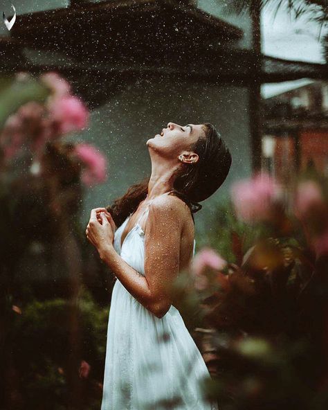 Monsoon Photoshoot, Rainy Photoshoot, Rainy Photography, Rainy Photos, Rainy Day Photos, Rainy Day Photography, Rain Fashion, Rain Pictures, Senior Photography Poses