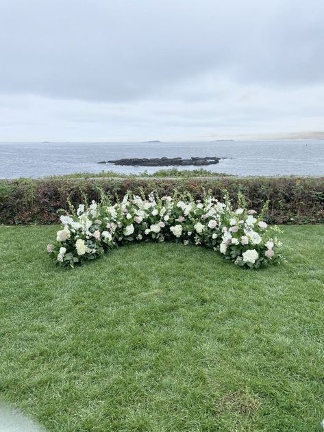 Altar Flowers, Dream Wedding Decorations, Wedding Ceremony Arch, Bridal Bouquet Flowers, Wedding Arch Flowers, Portugal Wedding, Ceremony Arch, Nontraditional Wedding, Ceremony Flowers