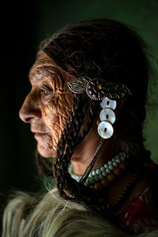 The Adivasis, or the indigenous people of India, make up 8.6 percent of the country’s population and are largely forgotten by the media and society. Public Display Of Affection, Facial Tattoos, The Last Avatar, Indian Tribes, India People, Grey Gardens, Post Mortem, Indigenous Culture, Alexander The Great