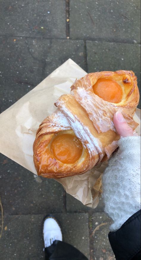 Bakery Breakfast Aesthetic, French Brunch Aesthetic, Danish Pastry Aesthetic, Germany Snacks, French Food Asethic, Apricot Aesthetic, Apricot Danish, Aesthetic Pastries, Pastry Aesthetic