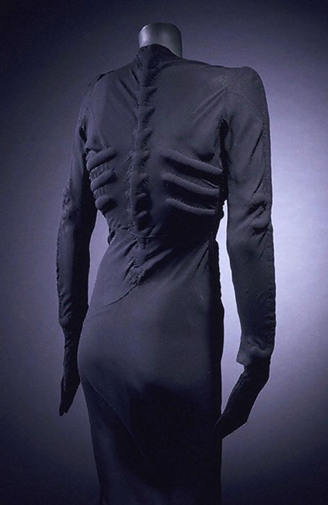 The Skeleton Dress, 1930's   Designed by Italian fashion designer Elsa Schiaparelli in collaboration with Salvador Dali. Hunger Games Costume, Skeleton Dress, Unusual Dresses, Madeleine Vionnet, Elsa Schiaparelli, Marlene Dietrich, Joan Crawford, 1930s Fashion, Salvador Dali